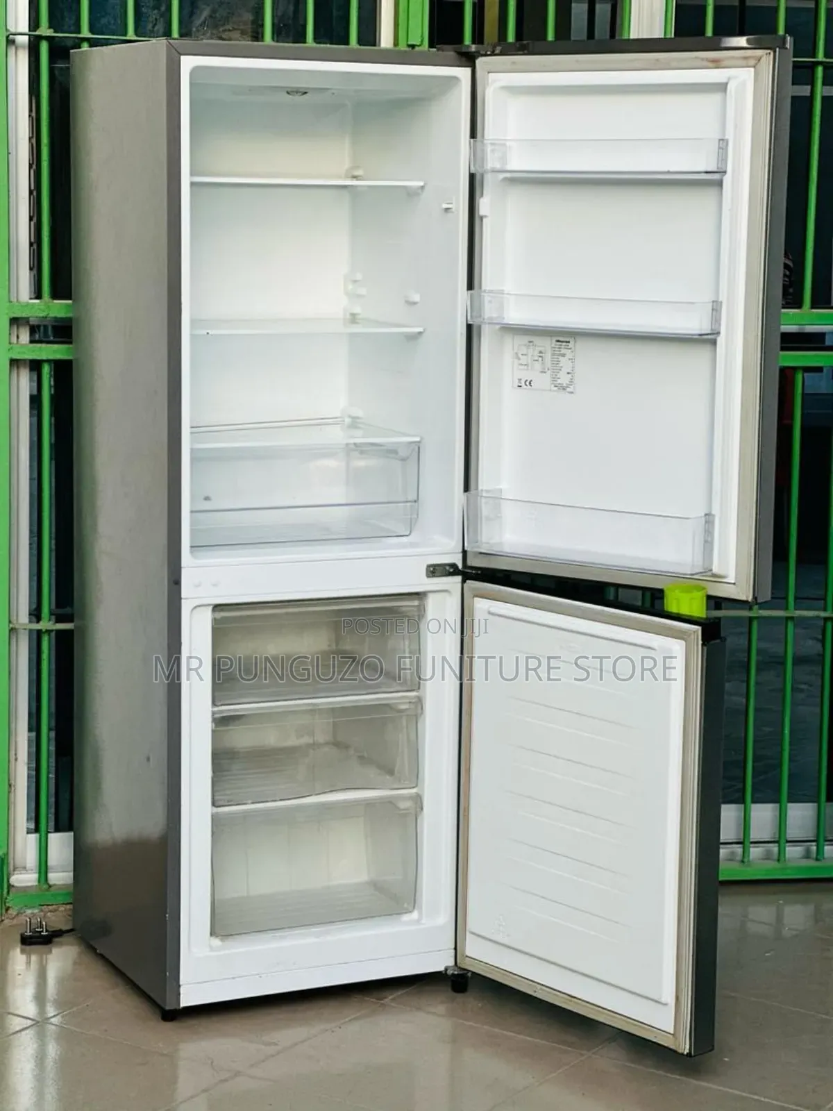 Hisense Fridge // 230l // 0,000