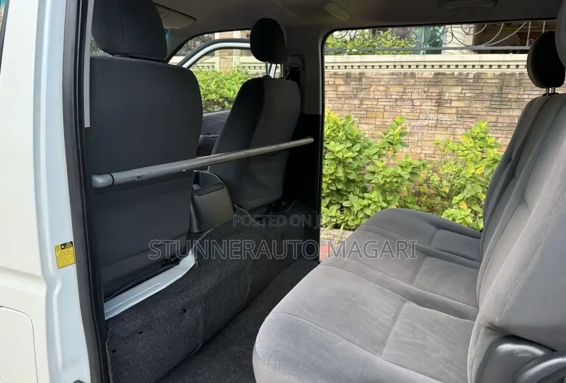 Toyota HiAce 2011 White