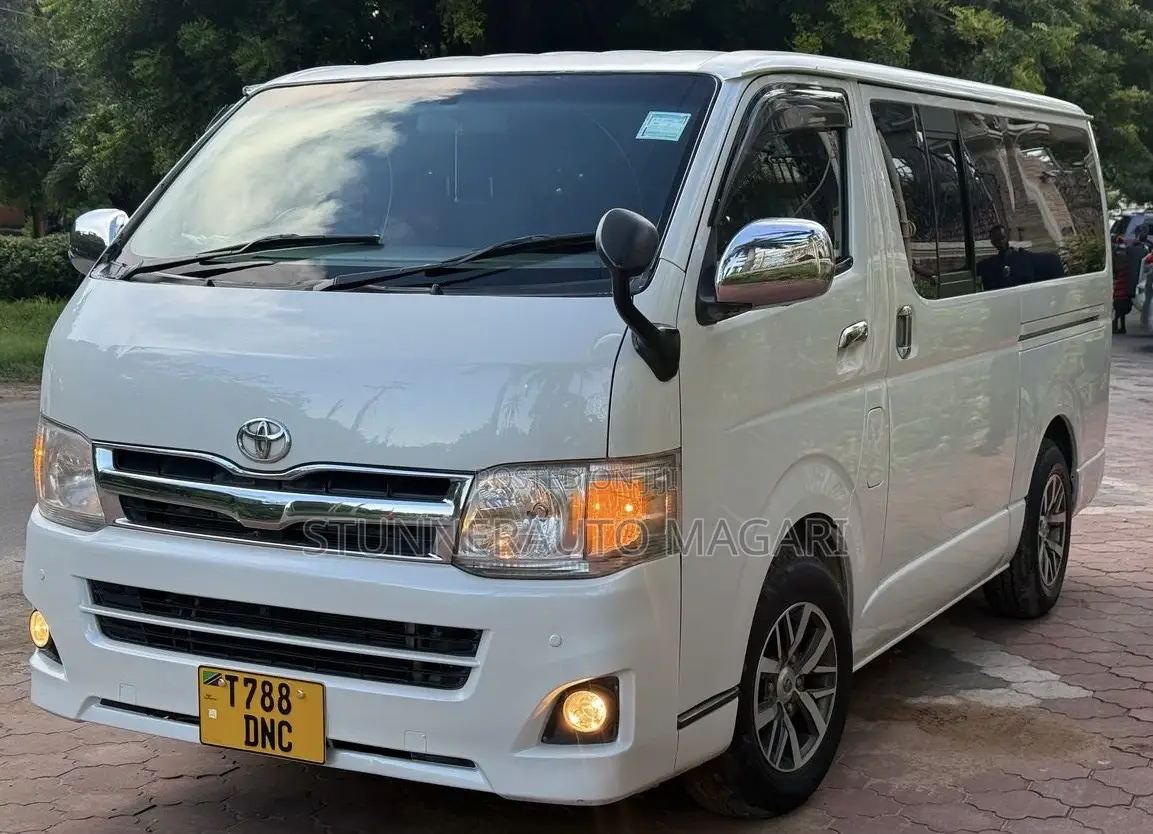 Toyota HiAce 2011 White