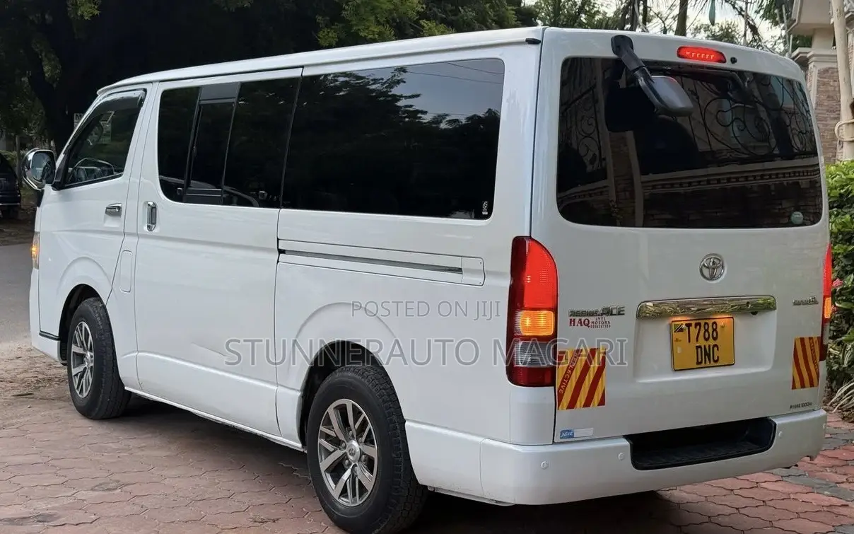 Toyota HiAce 2011 White