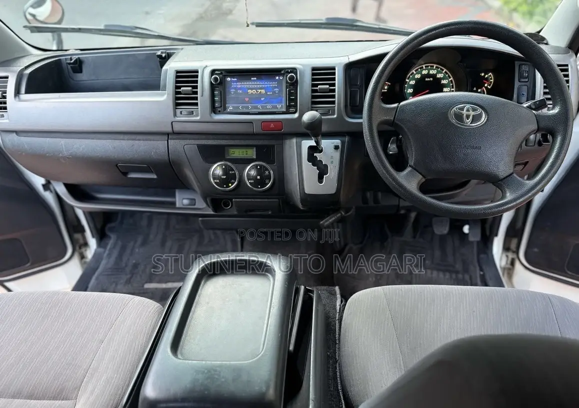Toyota HiAce 2011 White