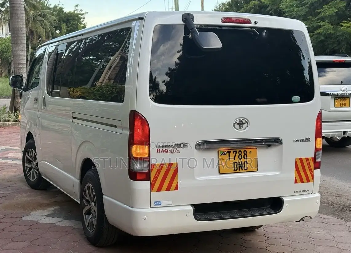 Toyota HiAce 2011 White