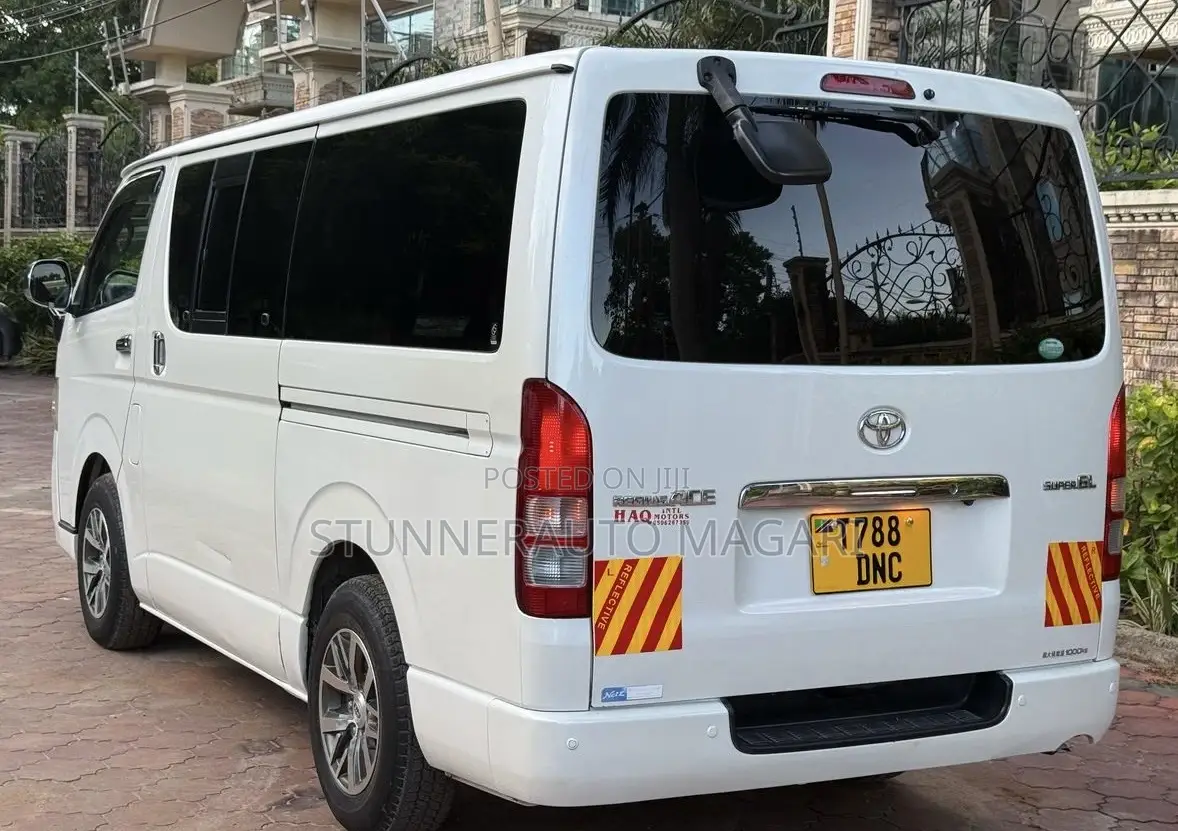 Toyota HiAce 2011 White