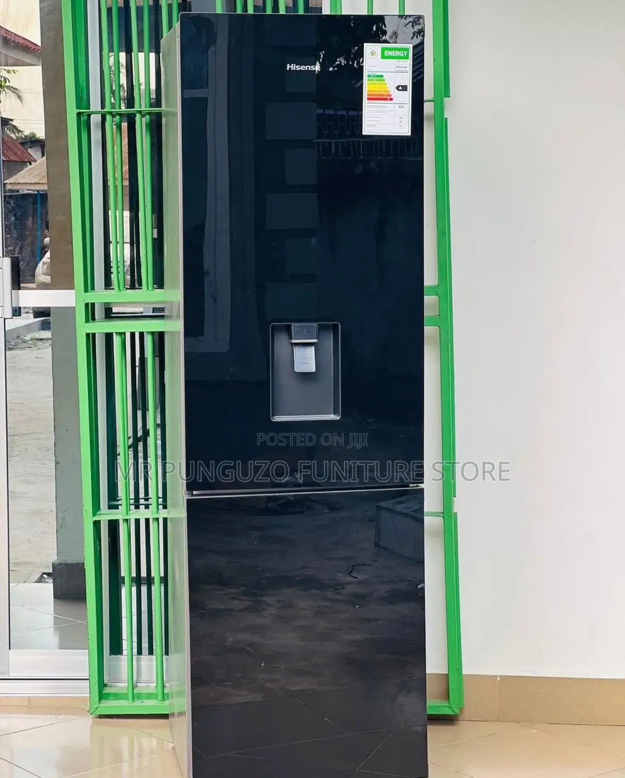 Hisense Fridge // 270l // Bei 950,000