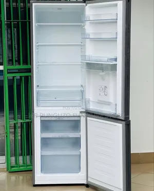 Hisense Fridge // 270l // Bei 950,000
