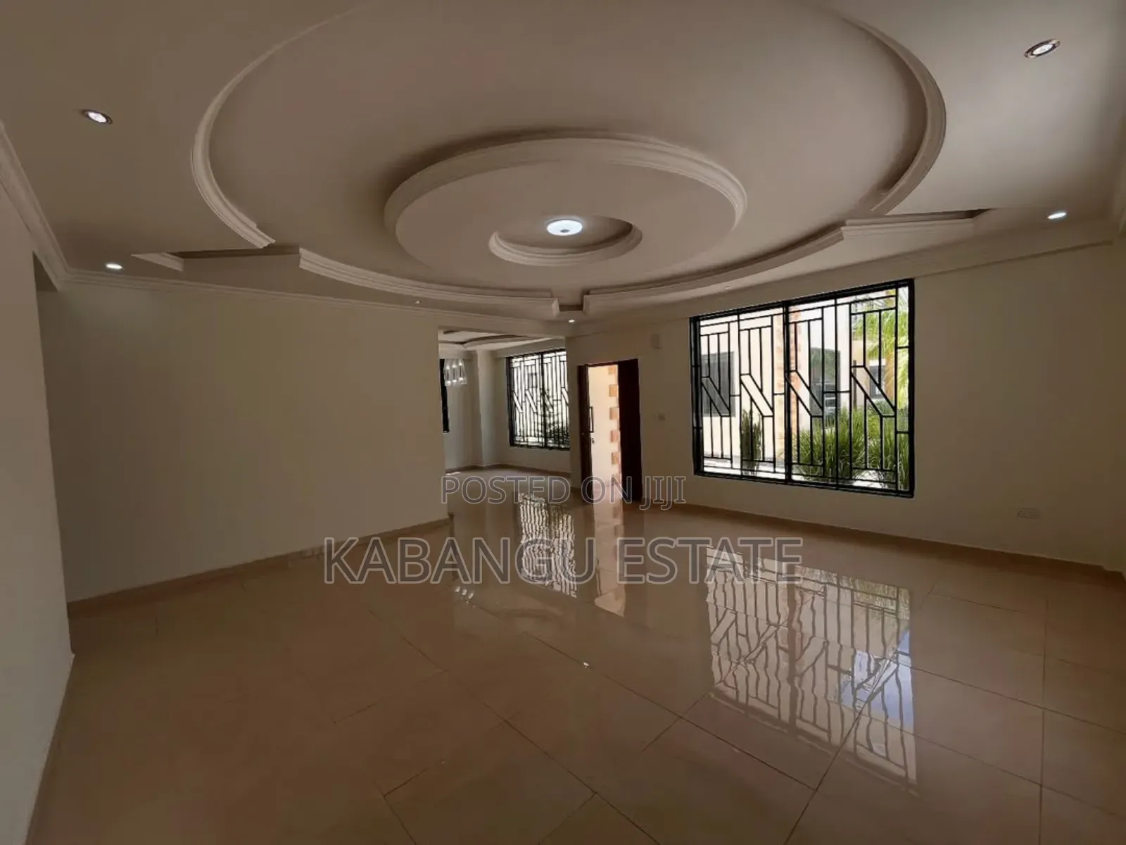 5bdrm Villa in Oysterbay for rent