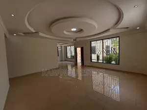 5bdrm Villa in Oysterbay for rent