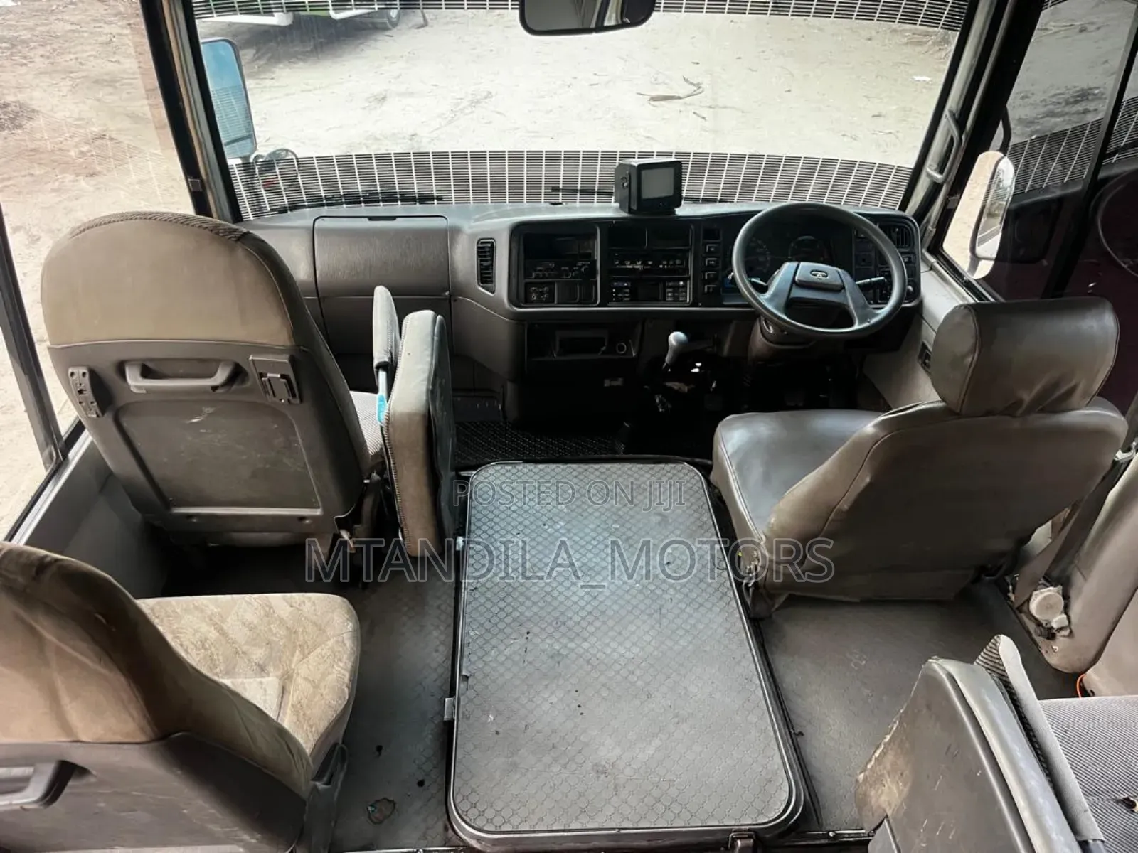 Mitsubishi Fuso Rosa 1998 White