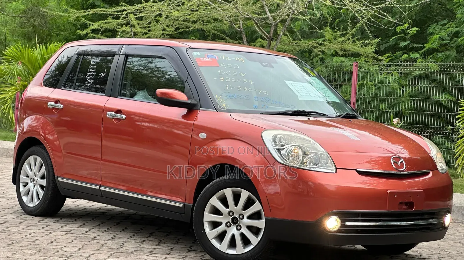 Mazda Verisa 2009 Red