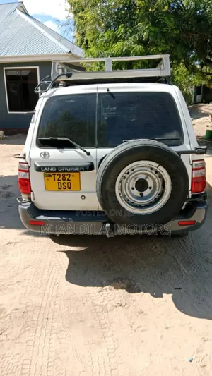 Toyota Land Cruiser Prado 2005 White