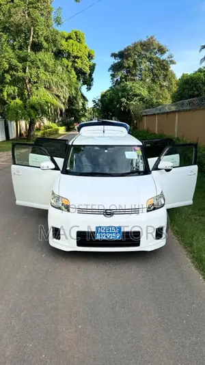 Toyota Corolla Rumion 2009 Off white