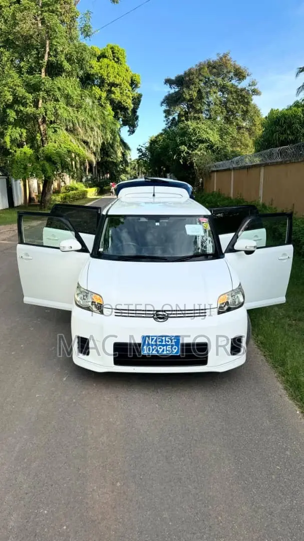 Toyota Corolla Rumion 2009 Off white