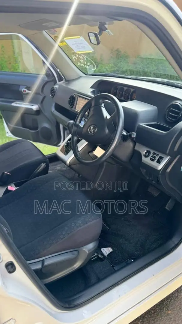 Toyota Corolla Rumion 2009 Off white