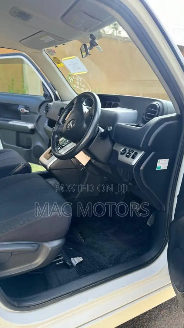 Toyota Corolla Rumion 2009 Off white