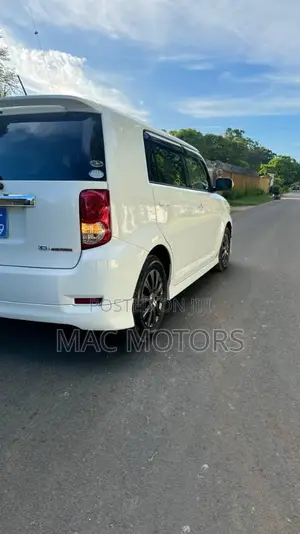 Toyota Corolla Rumion 2009 Off white