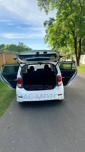 Toyota Corolla Rumion 2009 Off white