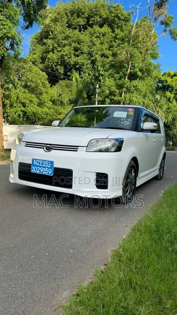 Toyota Corolla Rumion 2009 Off white