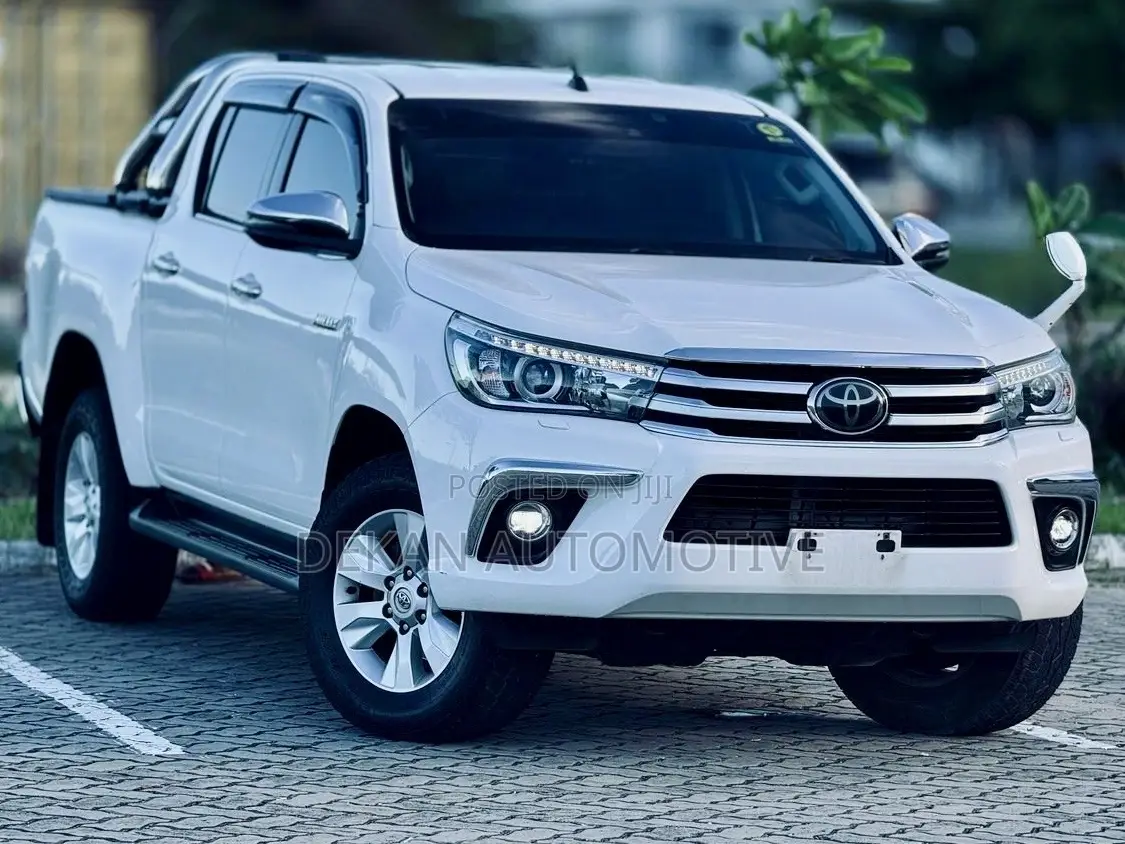 Toyota Hilux Revo Double Cab Deisel 2.4 AWD 2018 White
