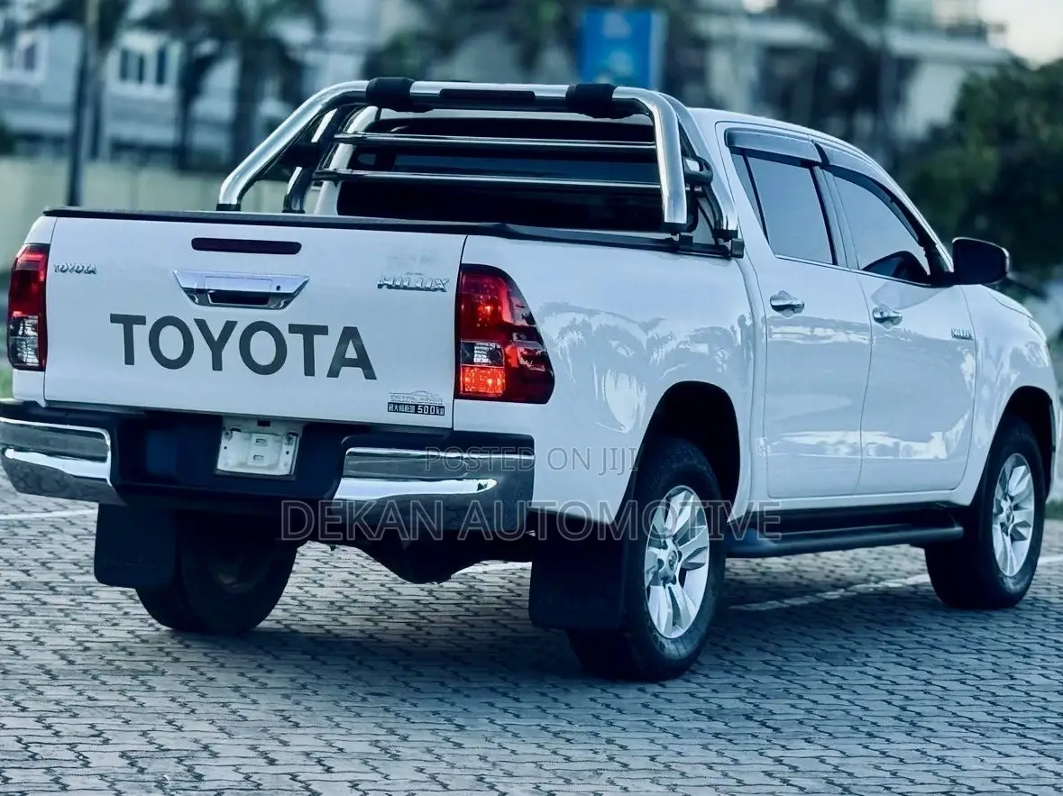 Toyota Hilux Revo Double Cab Deisel 2.4 AWD 2018 White