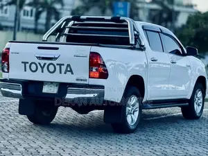 Toyota Hilux Revo Double Cab Deisel 2.4 AWD 2018 White