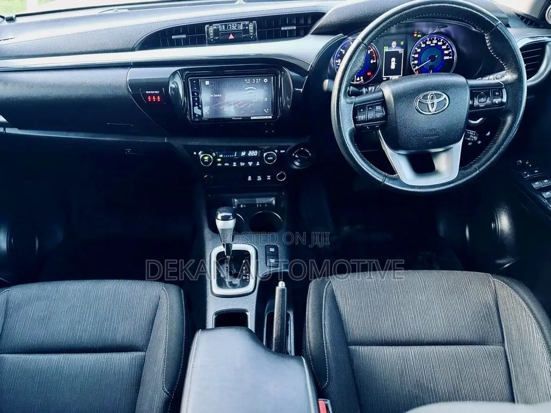 Toyota Hilux Revo Double Cab Deisel 2.4 AWD 2018 White