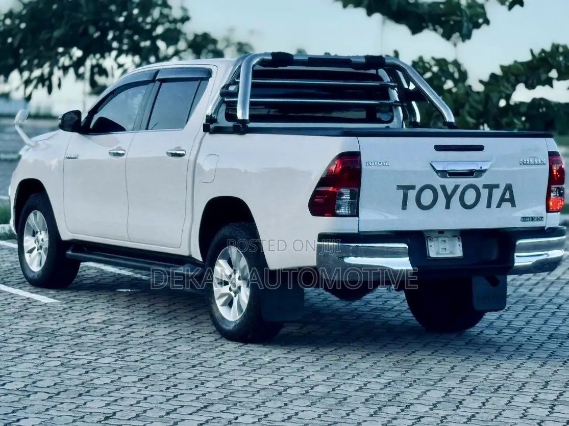 Toyota Hilux Revo Double Cab Deisel 2.4 AWD 2018 White