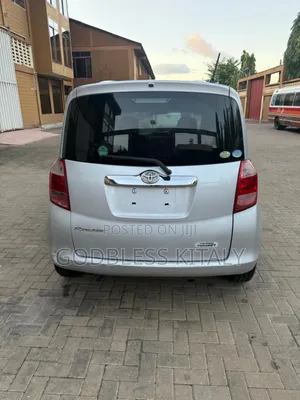 Toyota Ractis 2006 Silver