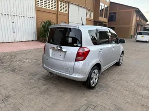 Toyota Ractis 2006 Silver