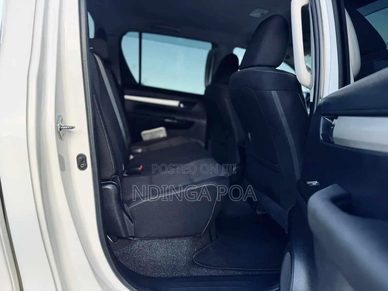 Toyota Hilux Revo Double Cab Deisel 2.4 RWD 2018 White