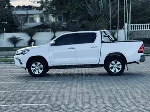 Toyota Hilux Revo Double Cab Deisel 2.4 RWD 2018 White