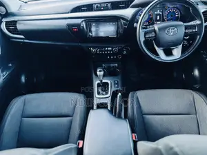 Toyota Hilux Revo Double Cab Deisel 2.4 RWD 2018 White
