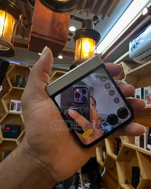 New Motorola Razr 50 256 GB Gold