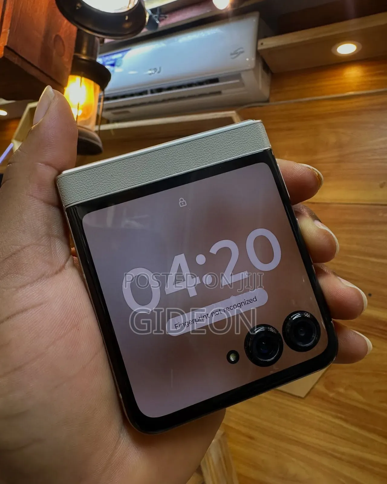New Motorola Razr 50 256 GB Gold