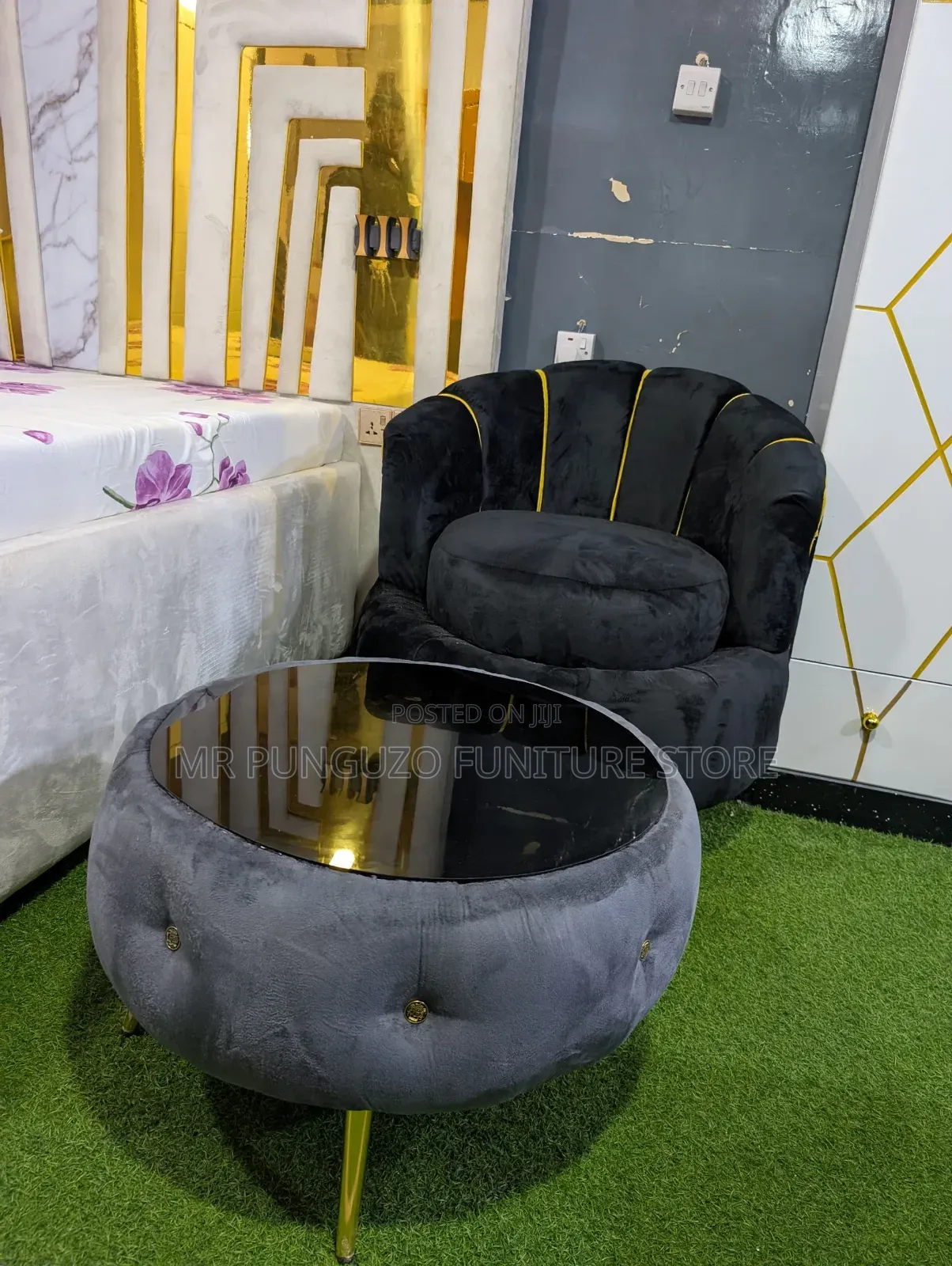 Sofa Ya Ki Boss Na Meza Yake