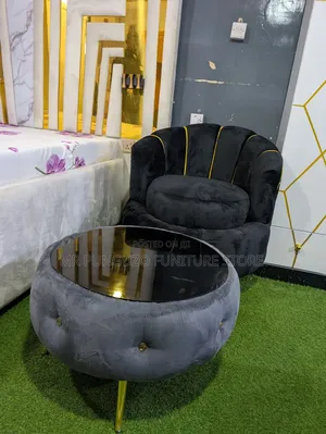 Sofa Ya Ki Boss Na Meza Yake