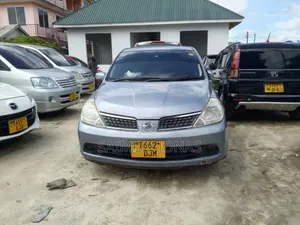 Photo - Nissan Tiida 2006 Gray