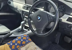 BMW 3 Series 320i RWD 2010 Black