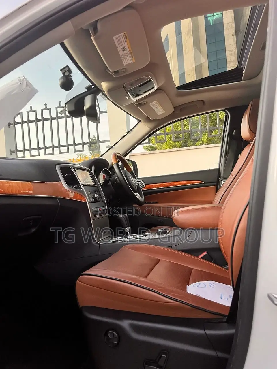 Jeep Cherokee 2010 White