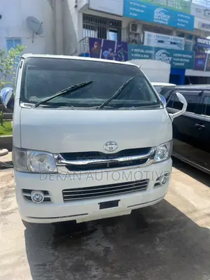 Toyota HiAce 2013 White