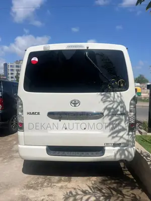 Toyota HiAce 2013 White