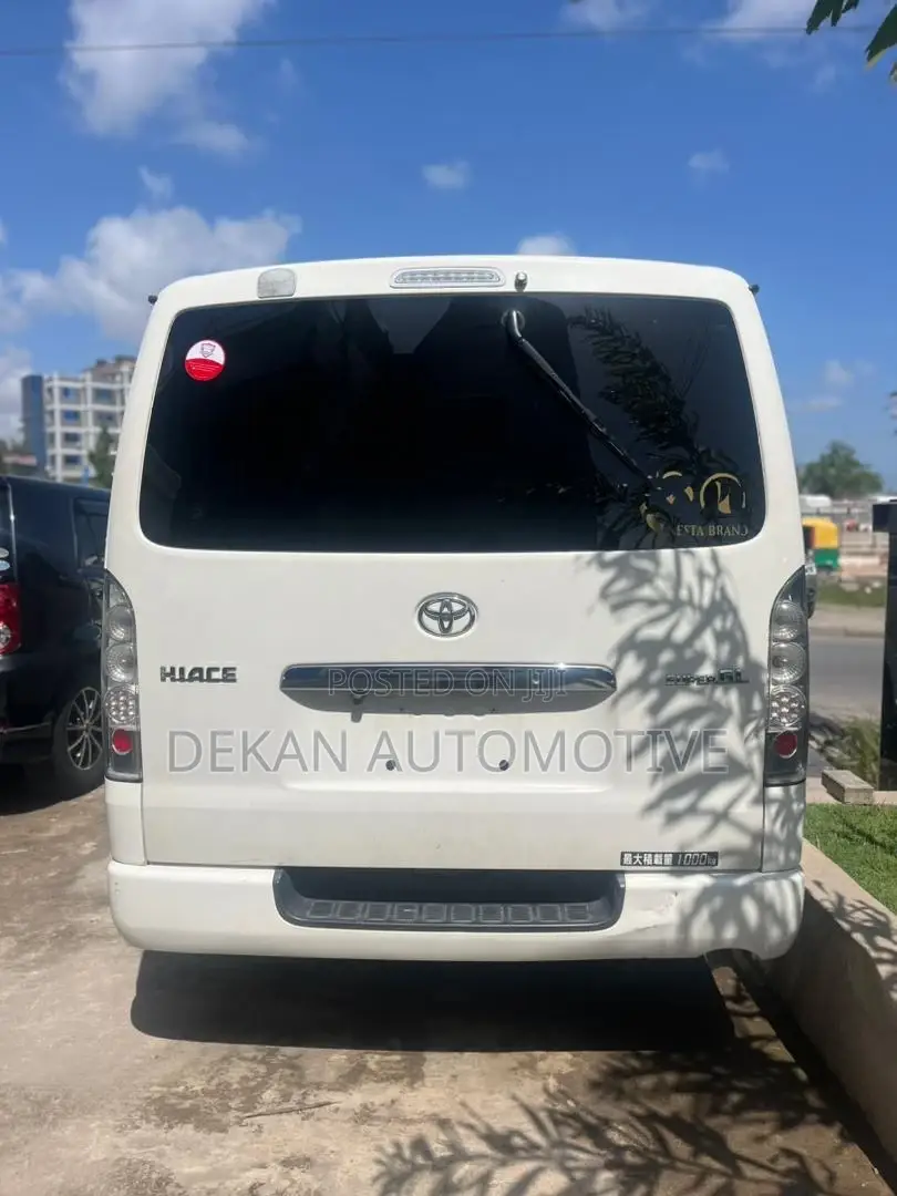 Toyota HiAce 2013 White