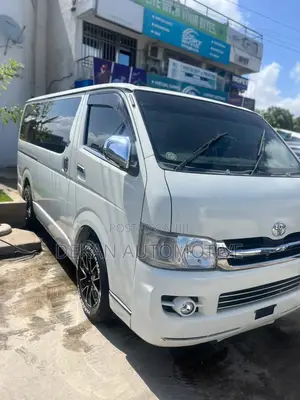 Toyota HiAce 2013 White