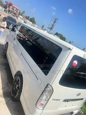 Toyota HiAce 2013 White