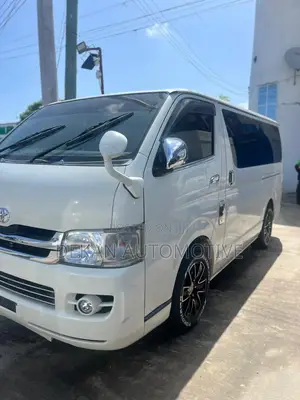 Toyota HiAce 2013 White