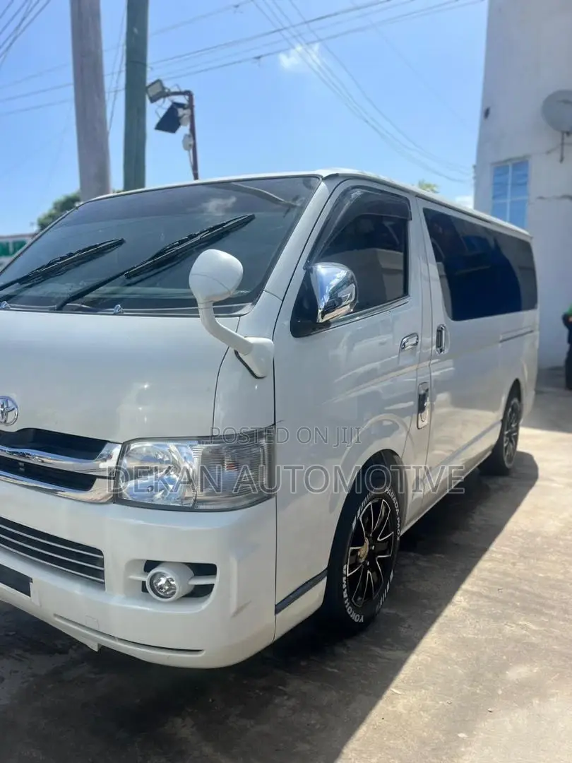 Toyota HiAce 2013 White