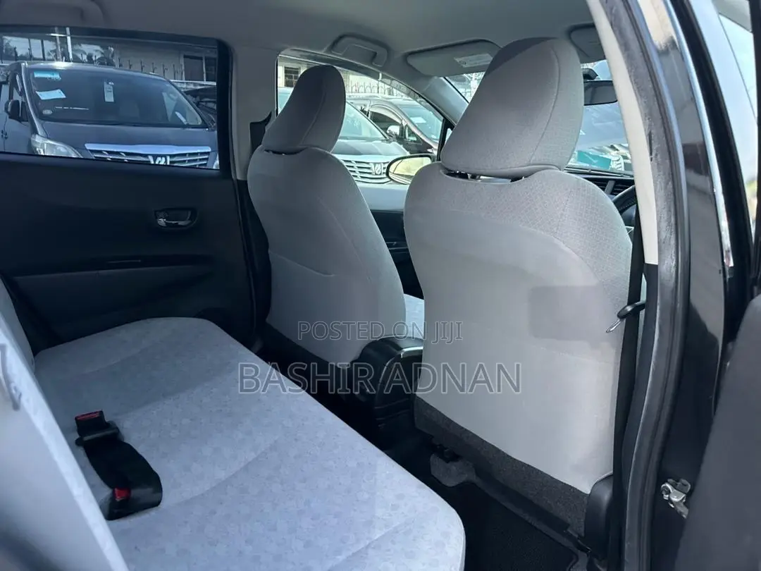 Toyota Vitz 1.3 FWD 3dr 2011 Black