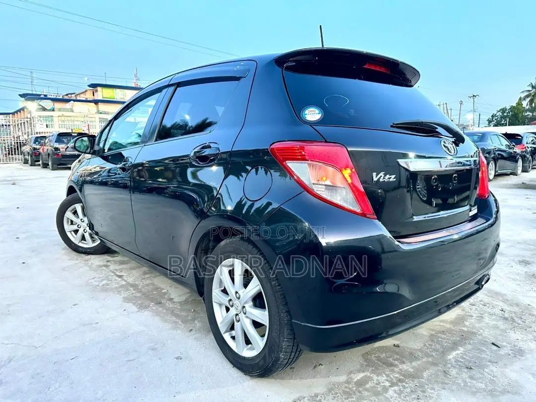 Toyota Vitz 1.3 FWD 3dr 2011 Black