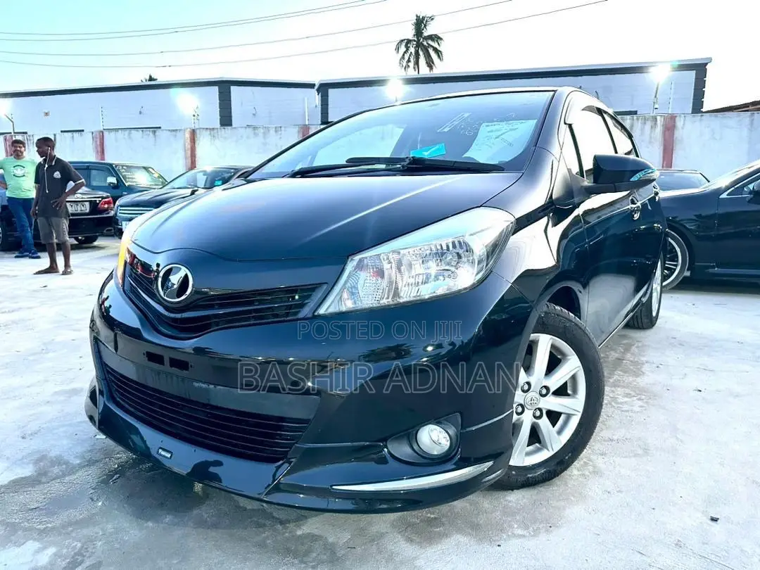Toyota Vitz 1.3 FWD 3dr 2011 Black