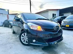 Toyota Vitz 1.3 FWD 3dr 2011 Black