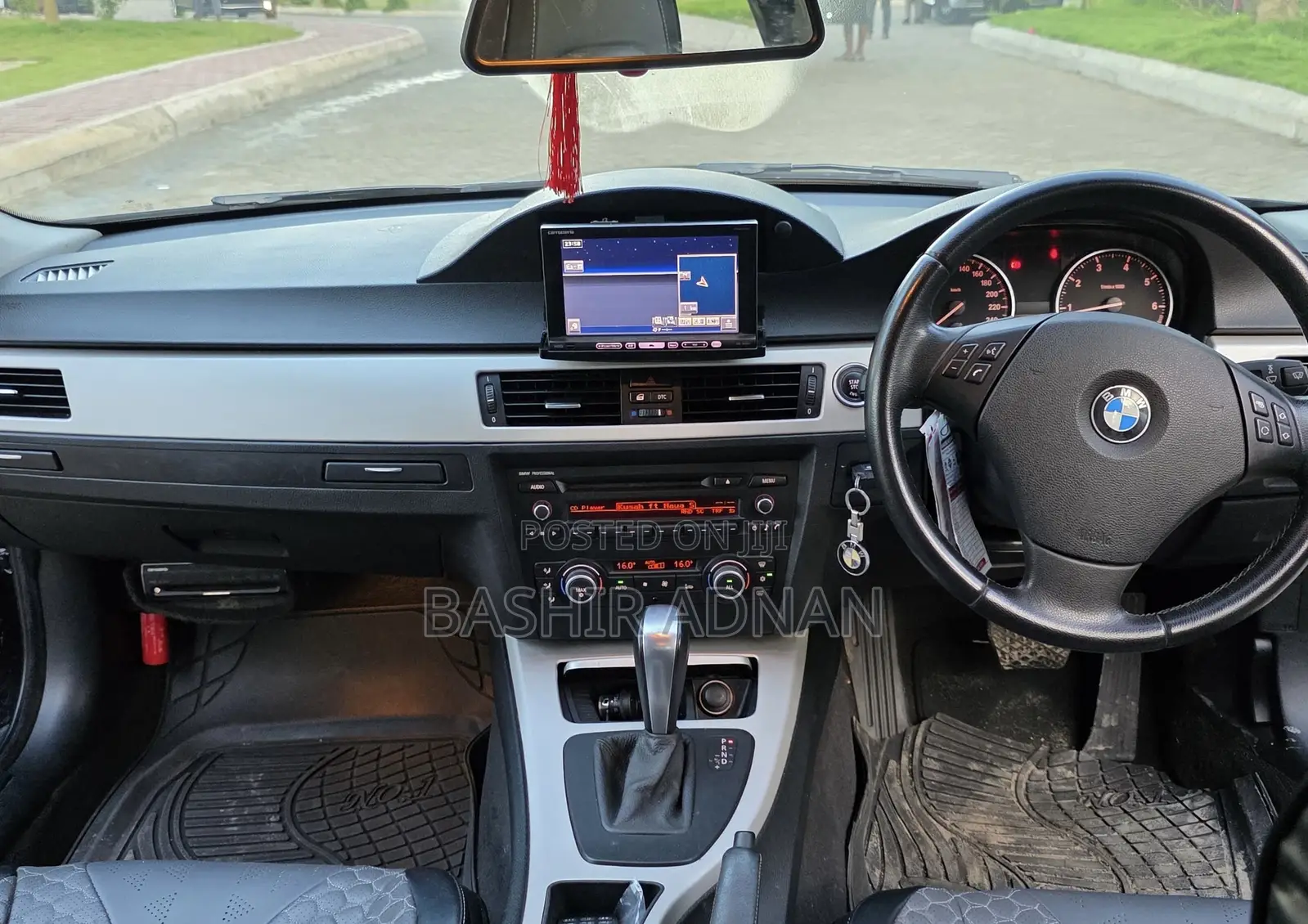 BMW 3 Series 320i RWD 2010 Black